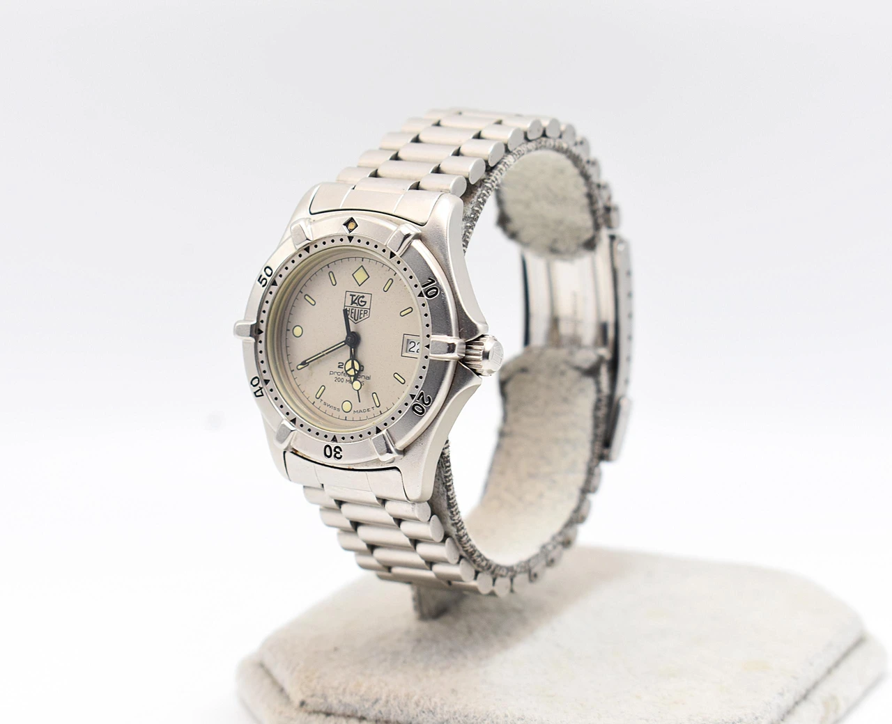 TAG Heuer Professional 200 · 49122065 — foto 1 di 5