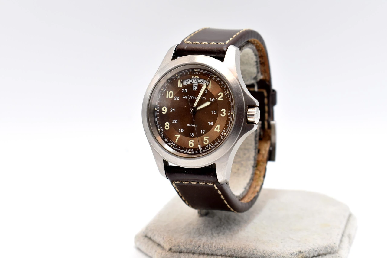 Hamilton Khaki Field King Quartz H644510 40 mm – Day-Date – Quadrante marrone originale — foto dell’esemplare MASSA SHW