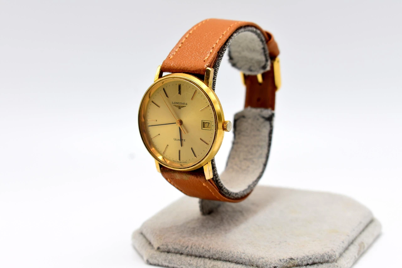 Longines Quartz Date 33 mm – Quarzo – Quadrante oro · 49536949 — foto 1 di 5