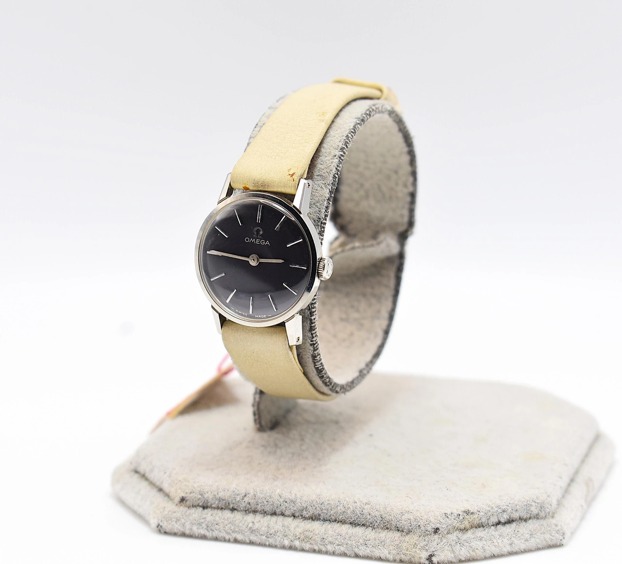 Omega Genève · 49098646 — foto 1 di 5