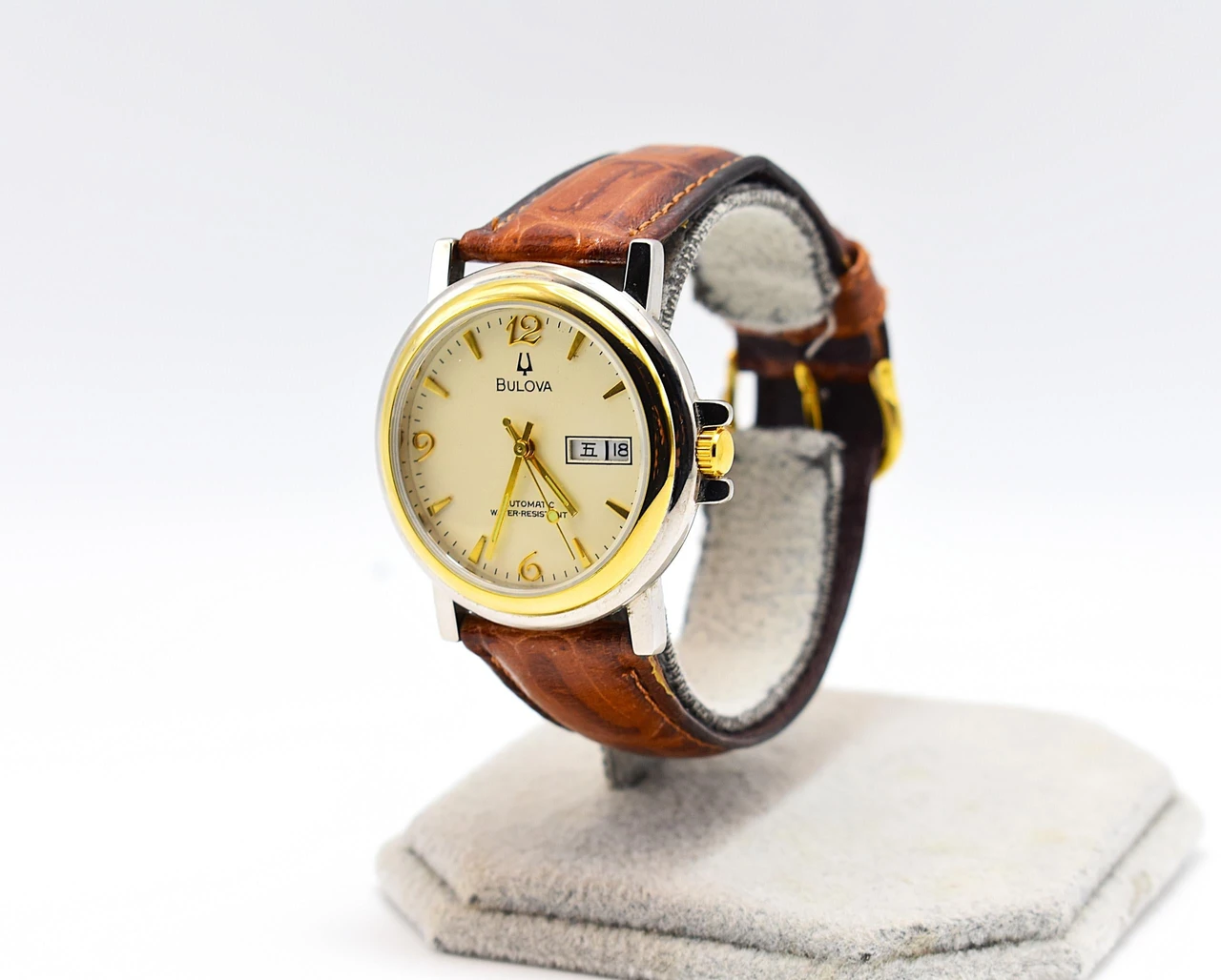 Bulova Automatic Day-Date 21 Jewels 37 mm – Quadrante champagne — foto dell’esemplare MASSA SHW